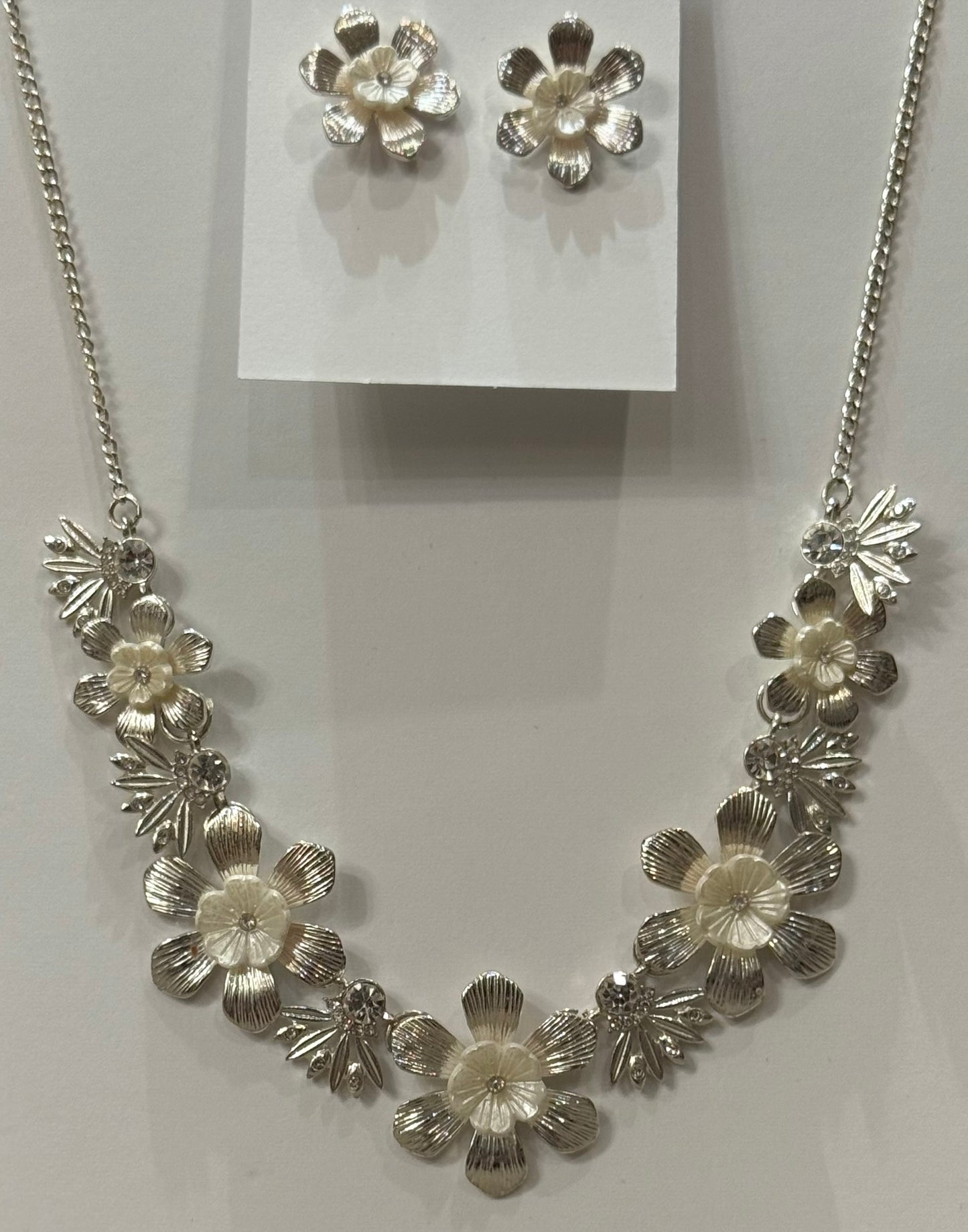 Silver Tone Floral Design Necklace and Earring Set | Preowned