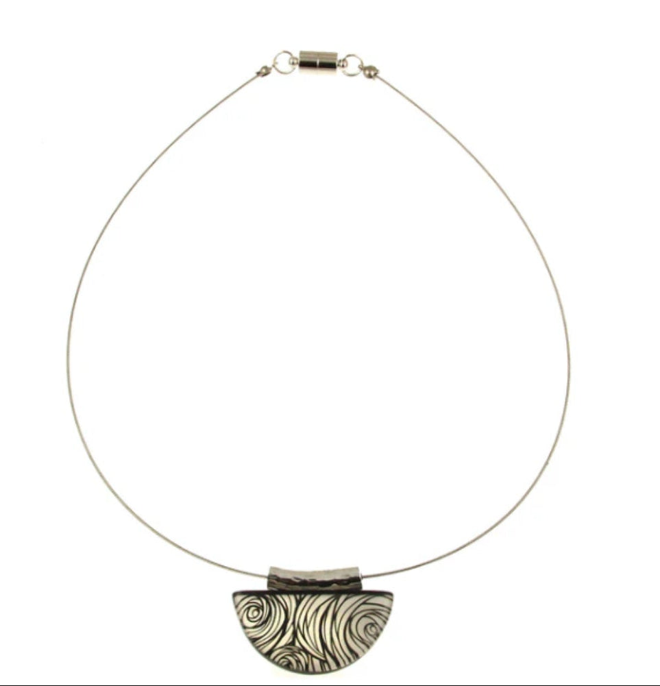 Hammered Metal Kimono Pendant Necklace