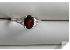 Ring Garnet Oval Simple Sz 6