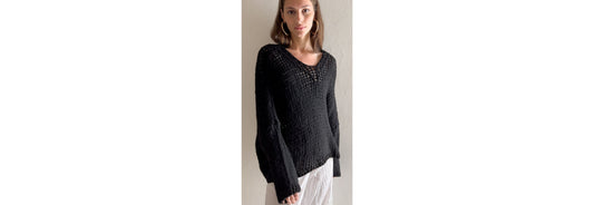 Lula Chunky Knit V-Neck Sweater in Black - One Size