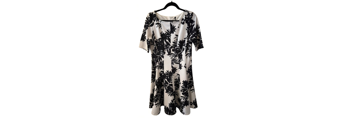 Julian Taylor Black and White Dress- SZ 12 | Preowned