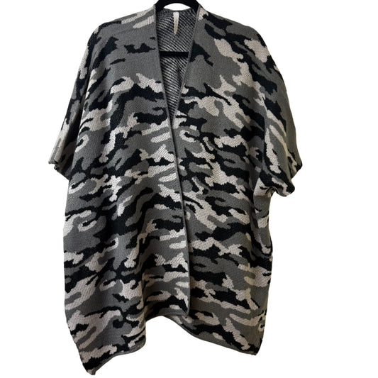 Mia & Tess Gray and Black Camo Wrap O|S | Preowned