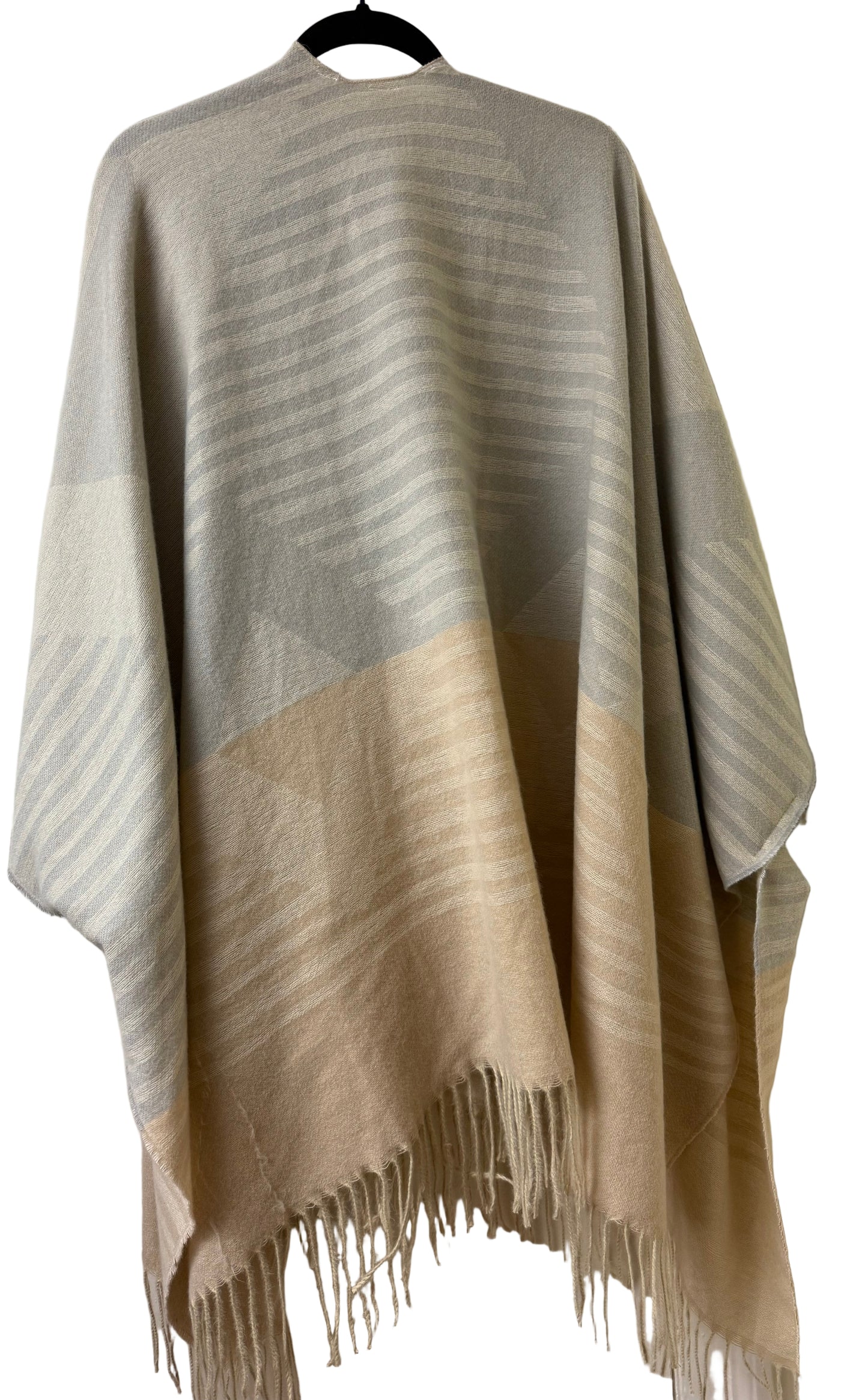 Ana Off White Ruana O|S | Preowned