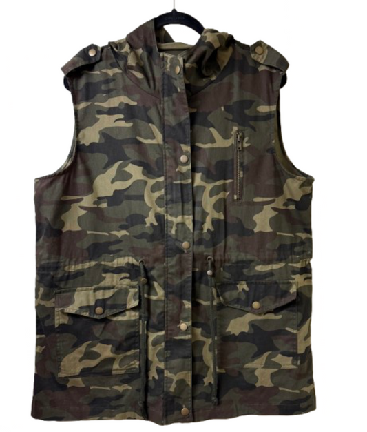 Zenana Outfitters Hooded Camo Green Vest - X Large | Preowned