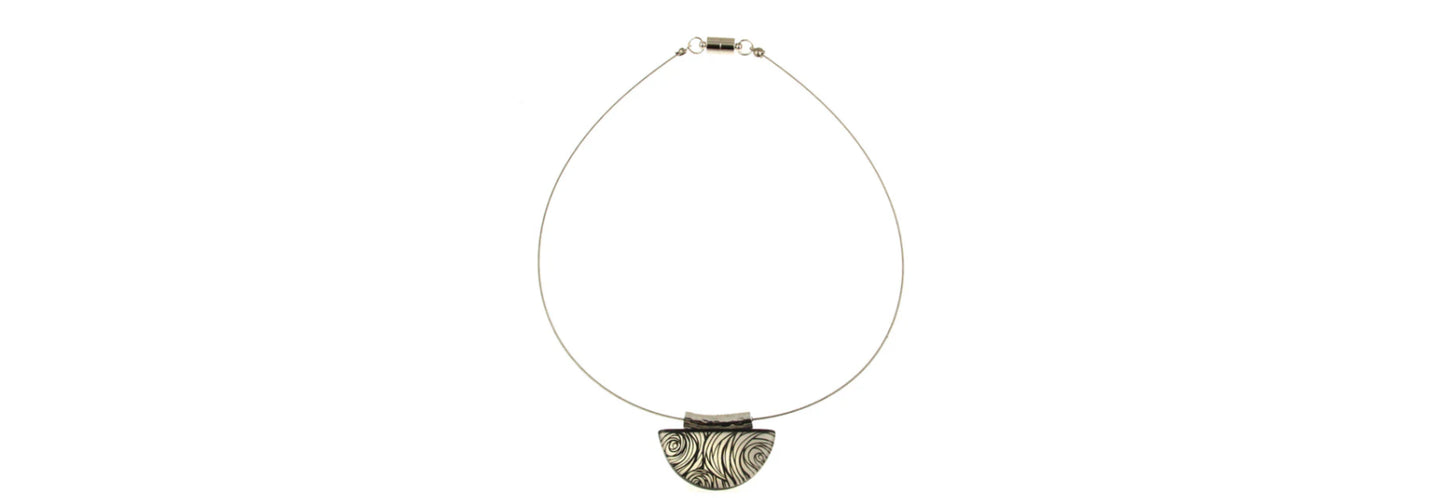 Hammered Metal Kimono Pendant Necklace