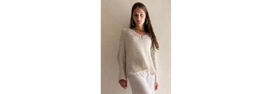 Lula Chunky Knit V-Neck Sweater in Off White - One Size