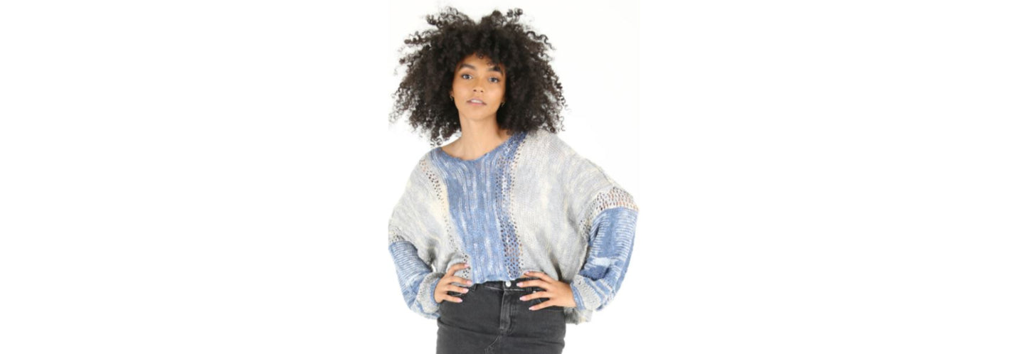 Loose Knit V-Neck Pull-Over Sweater in Blue